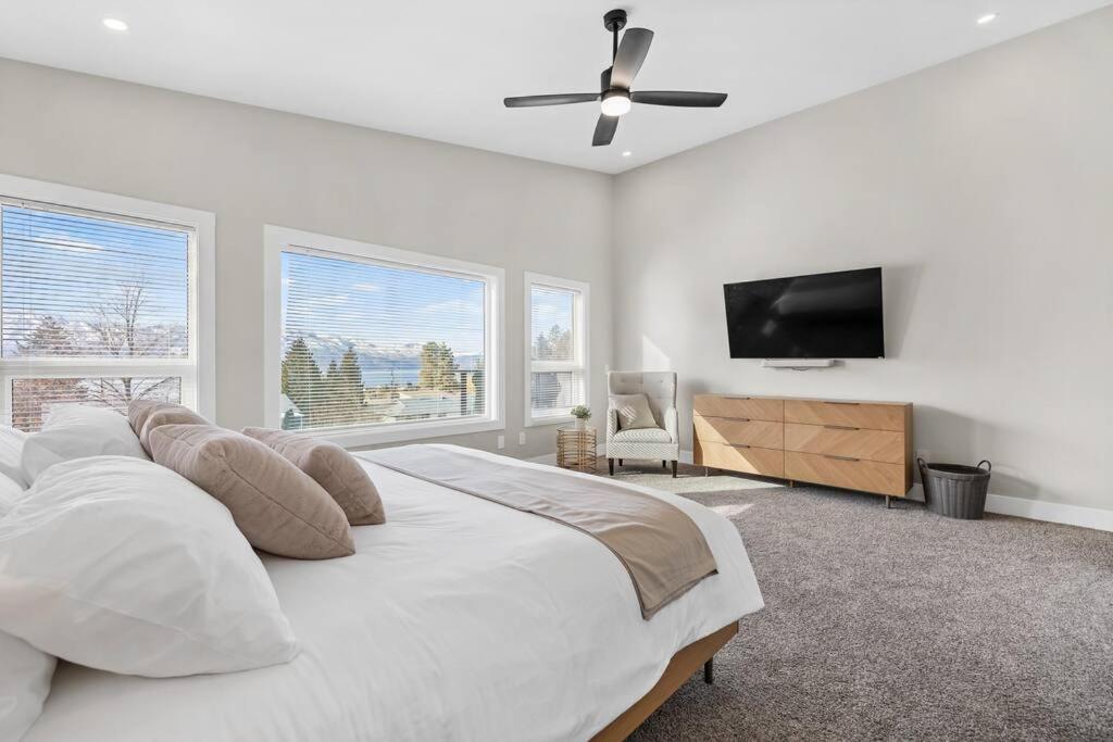Luxurious 5 Bedroom House With Pool & Sauna West Kelowna Exterior photo