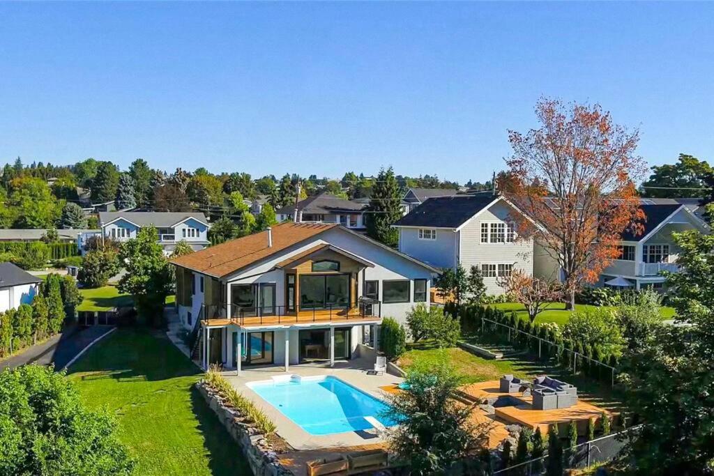 Luxurious 5 Bedroom House With Pool & Sauna West Kelowna Exterior photo
